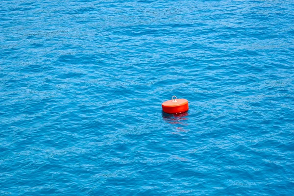 Bóia Vermelha Mar Azul Uma Bóia Dispositivo Flutuante Que Pode — Fotografia de Stock