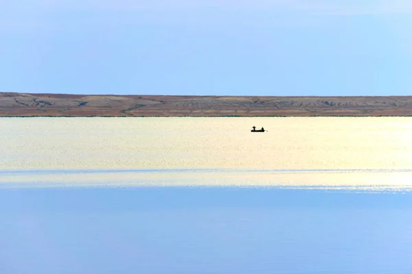 Güzel Manzara Ile Göl Düz Göl Yüzeyi Güneş Battıktan Sonra — Stok fotoğraf