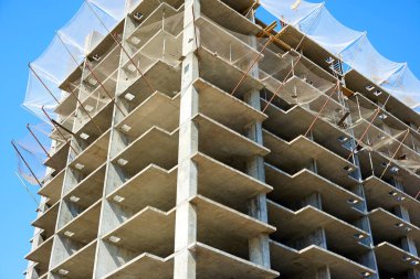 Yüksek binalar yapım aşamasında. 