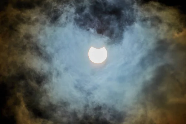 Eclipse Solar Dia Nublado Eclipse Solar Parcial Dia Nublado — Fotografia de Stock