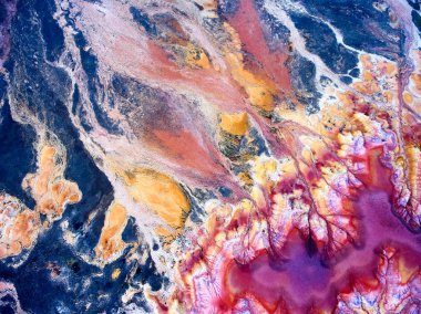 Kuş-göz görüş-renk dağlar Akzhar.Colored tebeşir oluşumların Akzhar Dağları üzerinde merkezi Kazakistan'da yer alan.