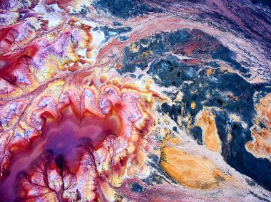 Kuş-göz görüş-renk dağlar Akzhar.Colored tebeşir oluşumların Akzhar Dağları üzerinde merkezi Kazakistan'da yer alan.