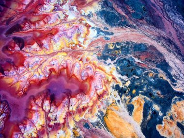 Kuş-göz görüş-renk dağlar Akzhar.Colored tebeşir oluşumların Akzhar Dağları üzerinde merkezi Kazakistan'da yer alan.