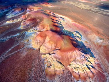 Kuş-göz görüş-renk dağlar Akzhar.Colored tebeşir oluşumların Akzhar Dağları üzerinde merkezi Kazakistan'da yer alan.