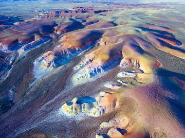 Kuş-göz görüş-renk dağlar Akzhar.Colored tebeşir oluşumların Akzhar Dağları üzerinde merkezi Kazakistan'da yer alan.