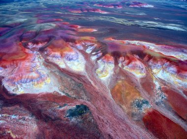 Kuş-göz görüş-renk dağlar Akzhar.Colored tebeşir oluşumların Akzhar Dağları üzerinde merkezi Kazakistan'da yer alan.