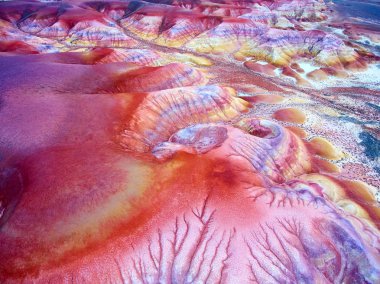 Kuş-göz görüş-renk dağlar Akzhar.Colored tebeşir oluşumların Akzhar Dağları üzerinde merkezi Kazakistan'da yer alan.