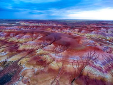Kuş-göz görüş-renk dağlar Akzhar.Colored tebeşir oluşumların Akzhar Dağları üzerinde merkezi Kazakistan'da yer alan.