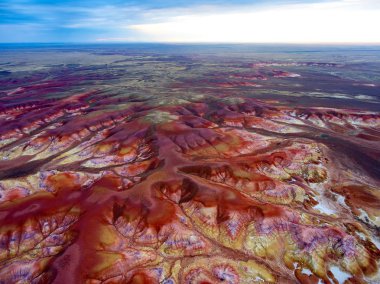 Kuş-göz görüş-renk dağlar Akzhar.Colored tebeşir oluşumların Akzhar Dağları üzerinde merkezi Kazakistan'da yer alan.