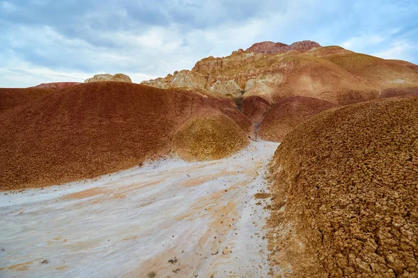 Formaciones Tiza Colores Las Montañas Akzhar Museo Geológico Bajo Cielo — Foto de Stock