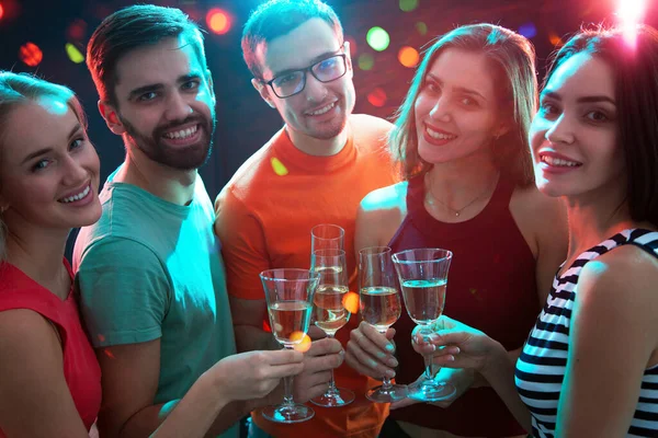 Happy Group Young Friends Touching Glases Each Other — Stock Photo, Image
