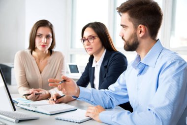 Ciddi işadamı meslektaşlarına yeni bir proje açıkladı