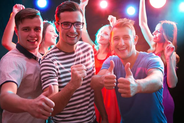 Grupo Chicos Bailando Cerca Las Novias Club Nocturno —  Fotos de Stock