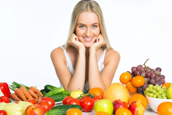 Mooie Jonge Vrouw Met Verse Groenten Fruit — Stockfoto