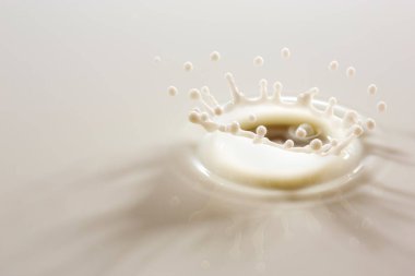 Bir damla sütten güzel bir sıçrama.