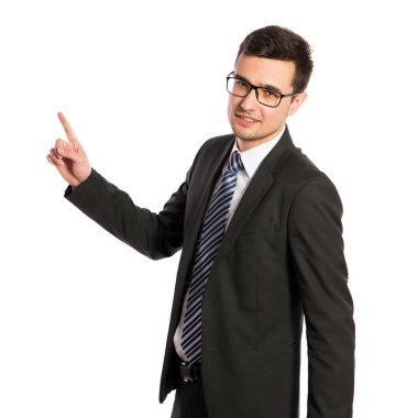 Gülümseyen iş adamı beyaz arka planda görünüyor.