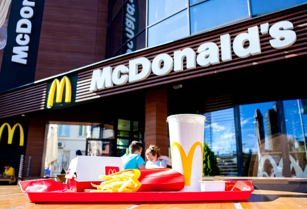 Minsk Bielorrússia Agosto 2018 Bandeja Com Menu Hambúrguer Big Mac — Fotografia de Stock