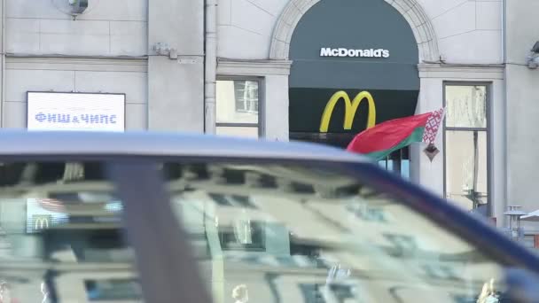 Minsk Bielorrússia Maio 2018 Restaurante Mcdonald Centro Cidade Clientes Saem Vídeo De Stock Royalty-Free