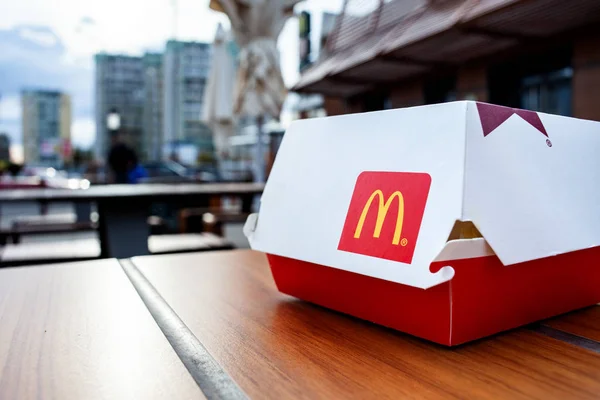 Minsk Bielorrússia Abril 2018 Big Mac Box Com Logotipo Mcdonald — Fotografia de Stock