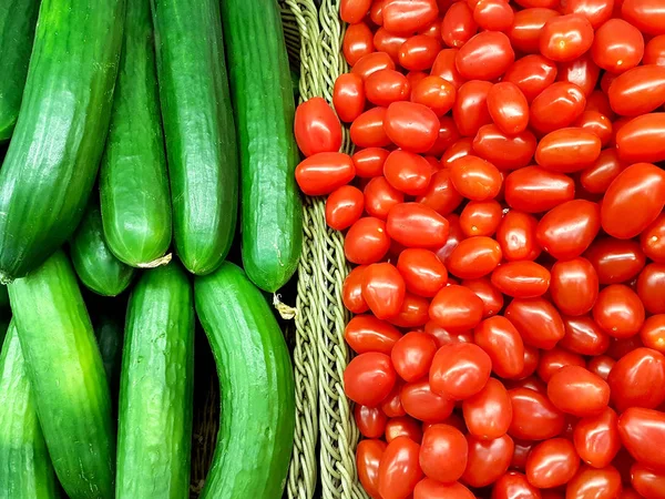 Bico Tomates Inteiros Pepinos Ponto Vista Superior — Fotografia de Stock