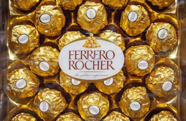 Minsk, Belarus - 17 Ekim 2019: Ferrero Rocher şekeri