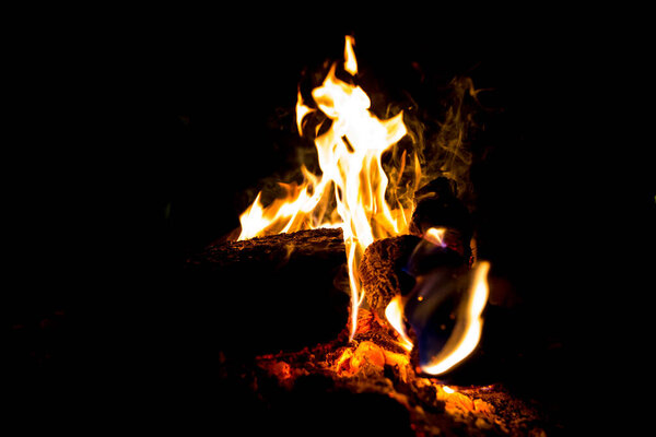 Костер в темноте