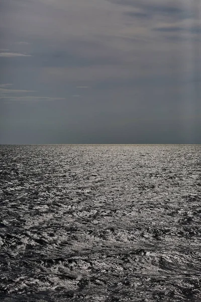Reflejo Del Sol Golpeando Océano —  Fotos de Stock