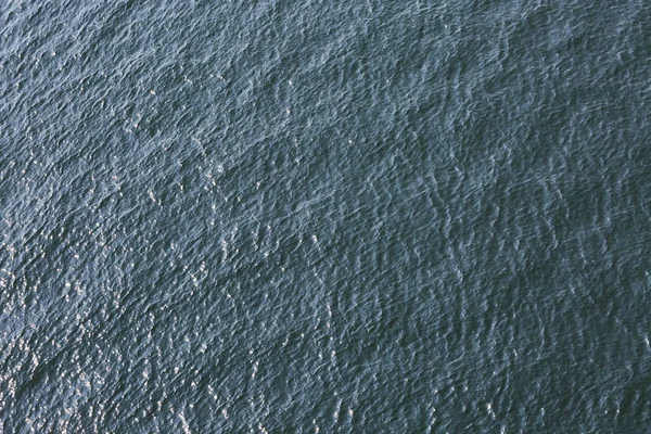 海の波に当たる太陽光の閉鎖 — ストック写真
