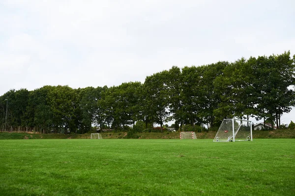 Campo Futebol Vazio Dia Nublado — Fotografia de Stock