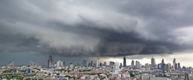 Bangkok şehir hayatı arka plan yukarıda tehditkar fırtına