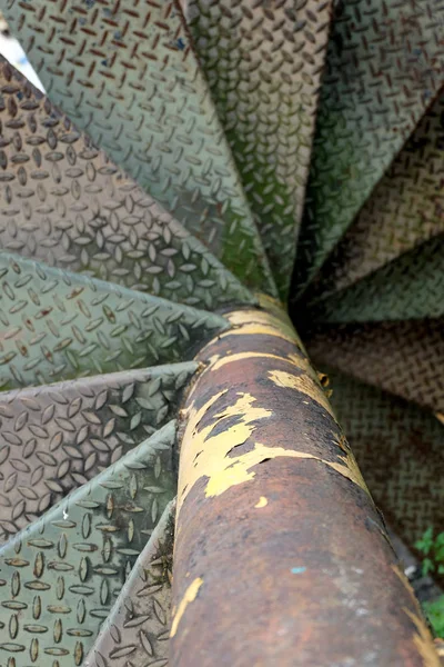 spiral metal merdiven