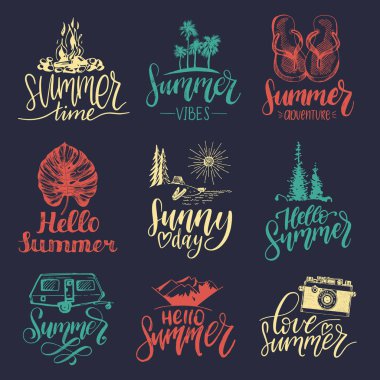 Vektör yaz motivasyonel ifadeler ve çizimler ile yazı el ayarlayın. Hat Inspirational quotes koleksiyonu. Seyahat simgeler.