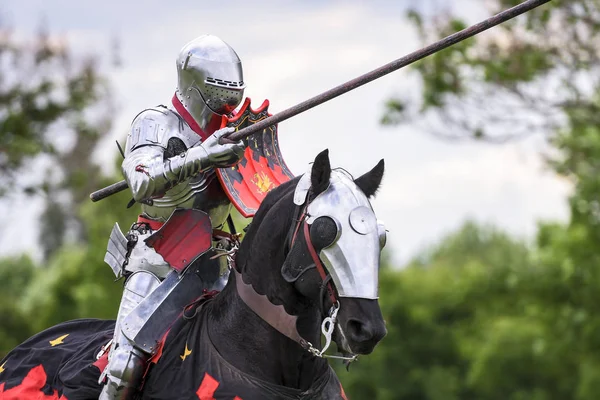 Los Caballeros Compiten Durante Recreación Del Torneo Medieval Justas — Foto de Stock