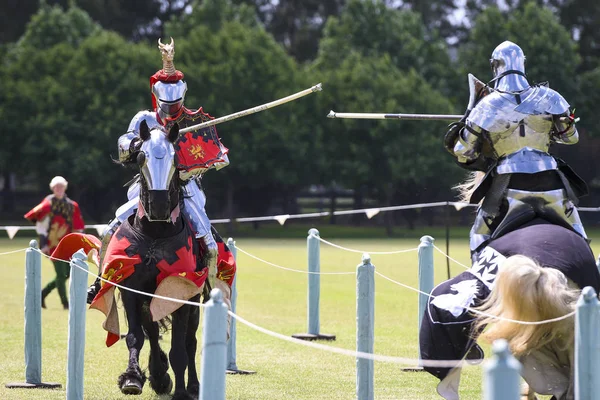 Deux Chevaliers Concourent Lors Reconstitution Tournoi Joute Médiévale — Photo