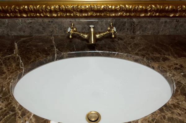 Retro Style Faucet Gold Metal Bathroom — Stock Photo, Image