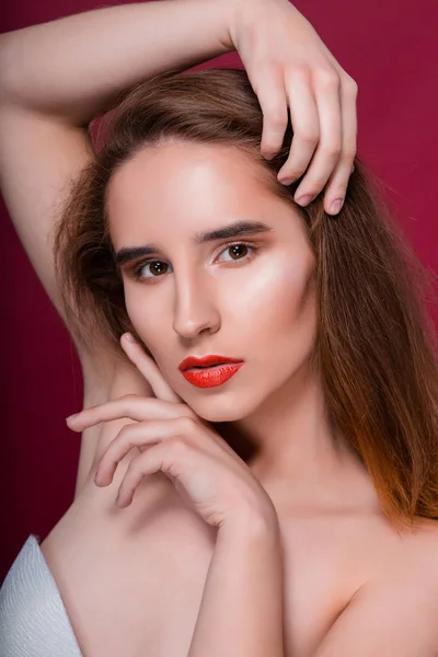 Portret Piękna Brunetka Modne Dziewczyny Czystej Skóry Czerwone Usta — Zdjęcie stockowe