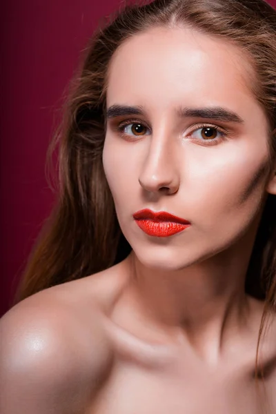 Piękno Portret Młodej Kobiety Brunetki Czystej Skóry Czerwone Usta — Zdjęcie stockowe