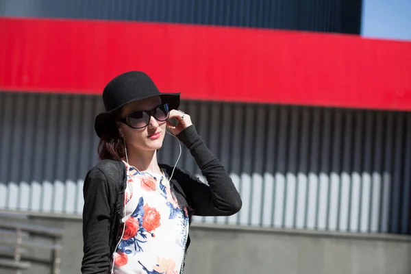 Lovely Brunette Young Woman Wearing Stylish Hat Sunglasses Listening Music — Stock Photo, Image
