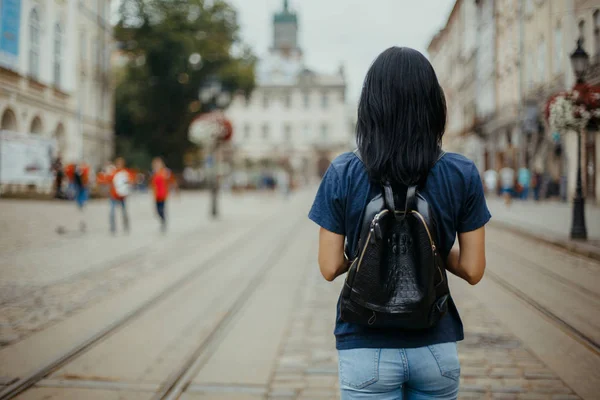 Young Woman Tourist Leather Backpack Walking Old City Lviv Space — Stock Photo, Image