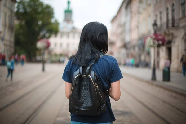 Young Woman Traveler Leather Backpack Walking Old City Lviv — Stock Photo, Image