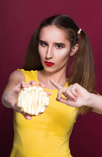 Ernstige Dieet Zijn Jonge Vrouw Met Lichte Make Houden Van — Stockfoto