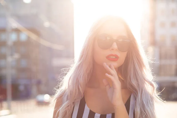 Wonderful Blonde Woman Wearing Sunglasses Walking Street Sun Glare Empty — Stock Photo, Image