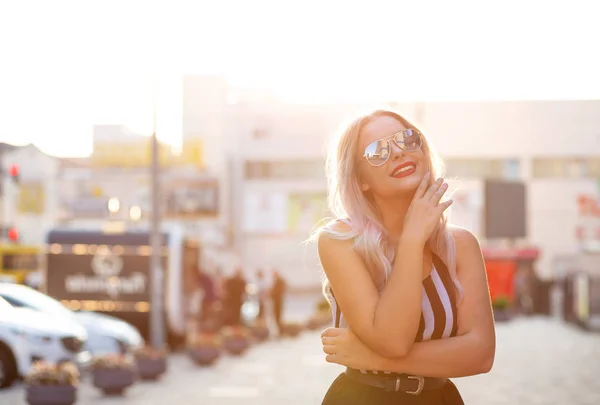 Lifestyle Portrait Lovely Young Woman Wearing Sunglasses Walking Street Empty — Stock Photo, Image