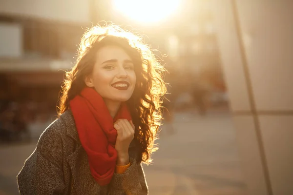 Lifestyle Portrait Joyful Brunette Model Curly Hair Wearing Autumn Oversize — Stock Photo, Image