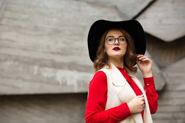 Trendy Dressed Young Woman Red Lips Wearing Blouse Hat Glasses — Stock Photo, Image
