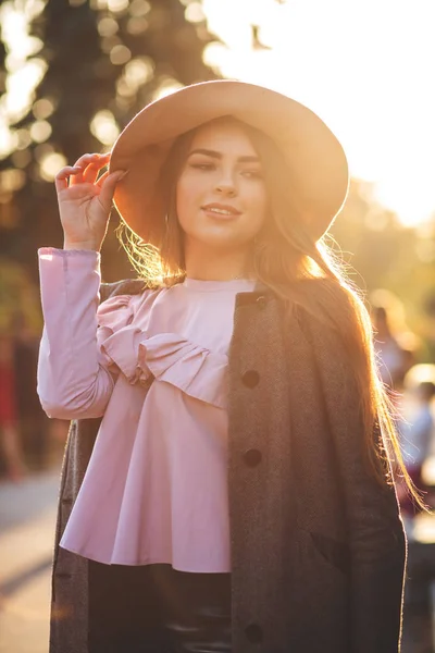 Happy Brunette Woman Wearing Hat Blouse Coat Posing Autumn Park — Stock Photo, Image
