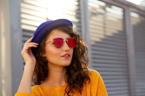 Street Portrait Fashionable Woman Wearing Blue Hat Sunglasses Posing Sun — Stock Photo, Image