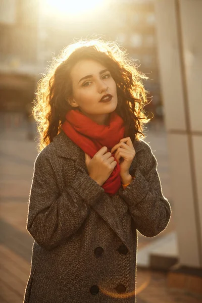 Lifestyle Portrait Trendy Dressed Beautiful Woman Wearing Vintage Oversize Coat — Stock Photo, Image