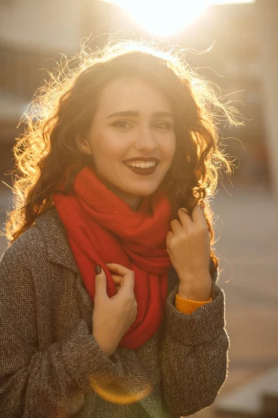 Lifestyle Portrait Trendy Dressed Happy Woman Wearing Vintage Oversize Coat — Stock Photo, Image