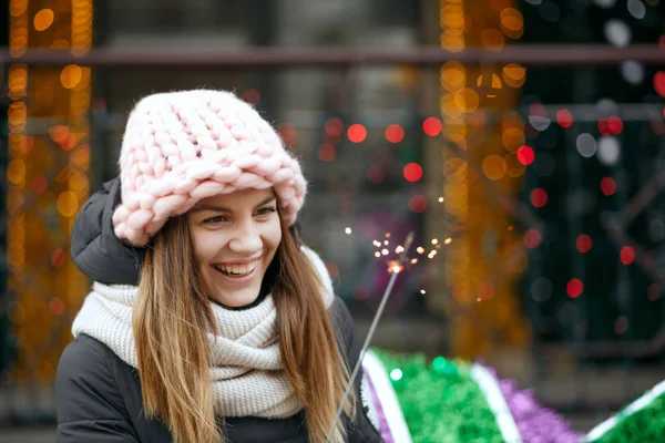Laughing Blonde Woman Wearing Winter Outfit Celebrating New Year Street — Stock Photo, Image